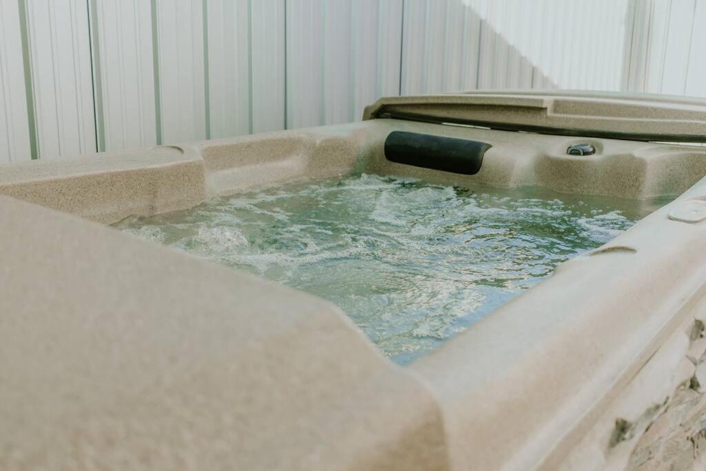 Agave Tiny House At Cactus Flower-Hot Tub-Pet Friendly-No Pet Fees! Albuquerque Exterior photo