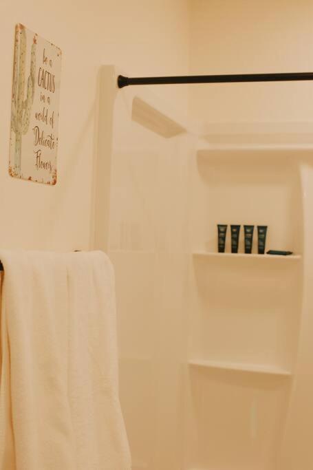 Agave Tiny House At Cactus Flower-Hot Tub-Pet Friendly-No Pet Fees! Albuquerque Exterior photo