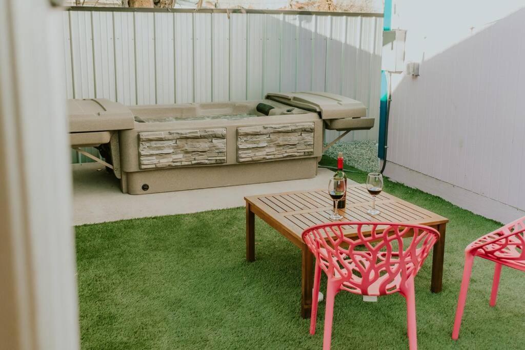 Agave Tiny House At Cactus Flower-Hot Tub-Pet Friendly-No Pet Fees! Albuquerque Exterior photo