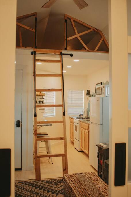 Agave Tiny House At Cactus Flower-Hot Tub-Pet Friendly-No Pet Fees! Albuquerque Exterior photo