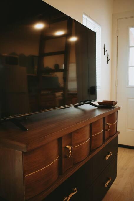 Agave Tiny House At Cactus Flower-Hot Tub-Pet Friendly-No Pet Fees! Albuquerque Exterior photo