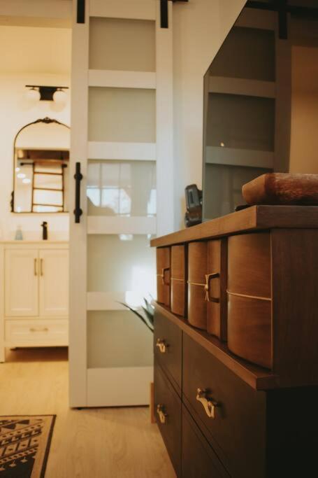 Agave Tiny House At Cactus Flower-Hot Tub-Pet Friendly-No Pet Fees! Albuquerque Exterior photo
