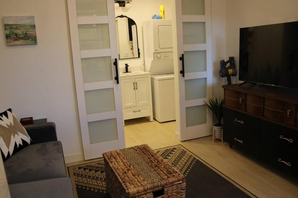 Agave Tiny House At Cactus Flower-Hot Tub-Pet Friendly-No Pet Fees! Albuquerque Exterior photo