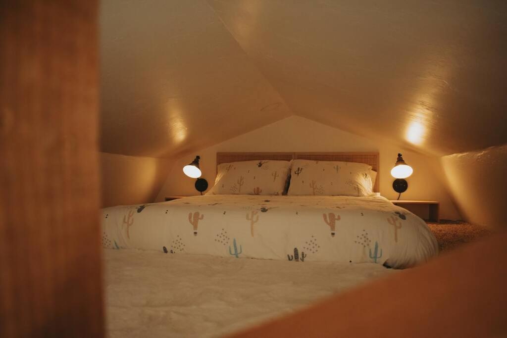 Agave Tiny House At Cactus Flower-Hot Tub-Pet Friendly-No Pet Fees! Albuquerque Exterior photo